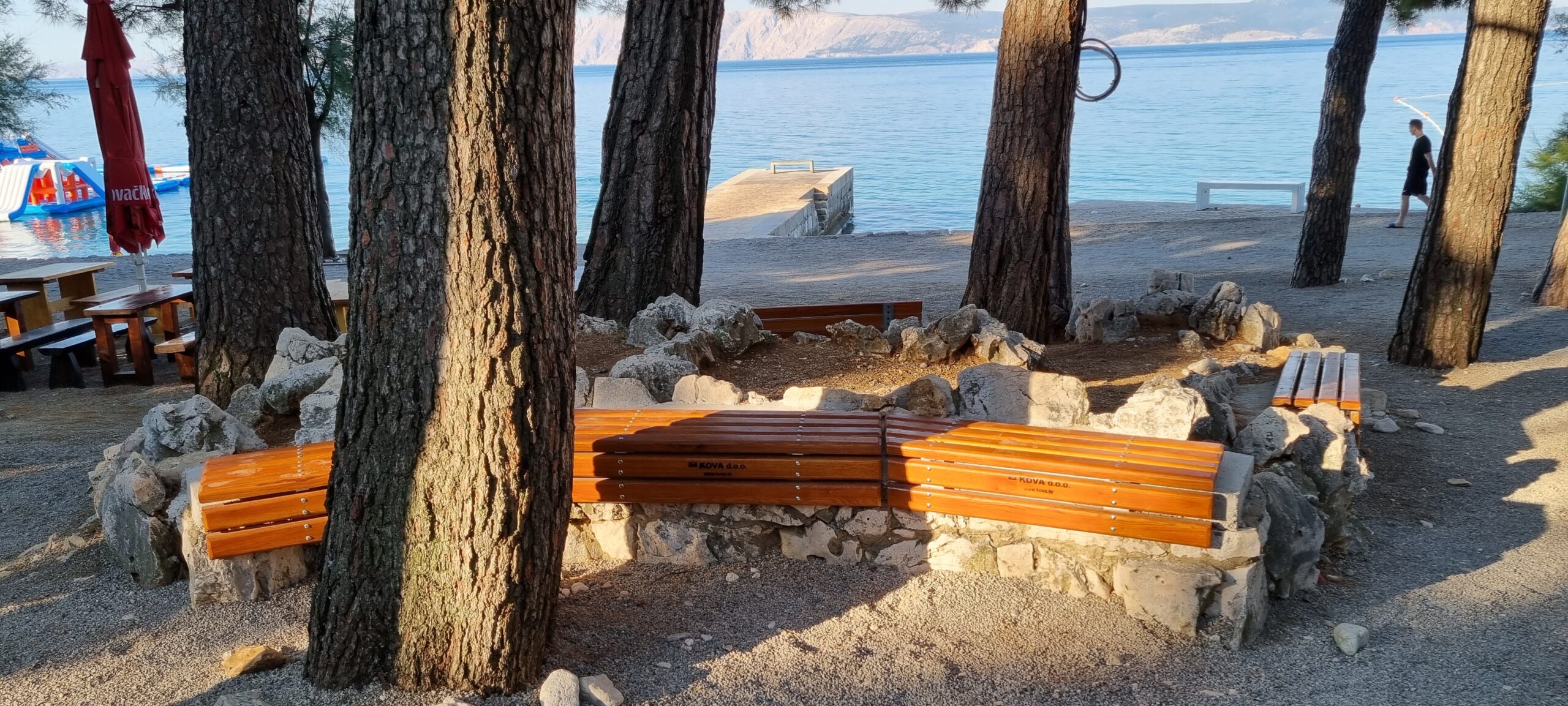 Klupe u Parku Ivana Mažuranića